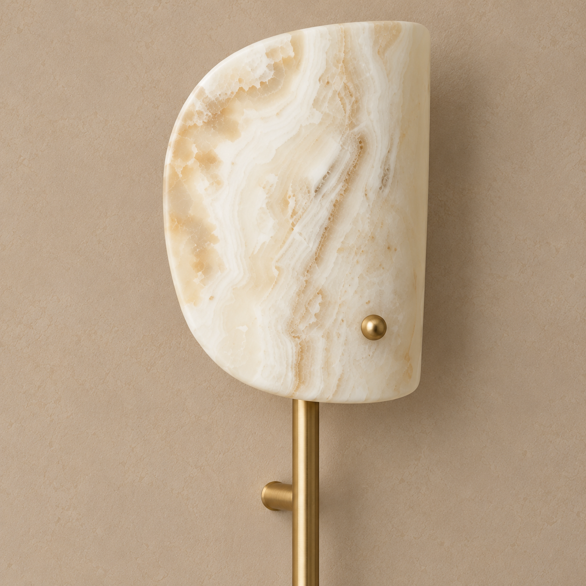 Valen onyx and brass wall rail lamp, close view of the shade and brass support