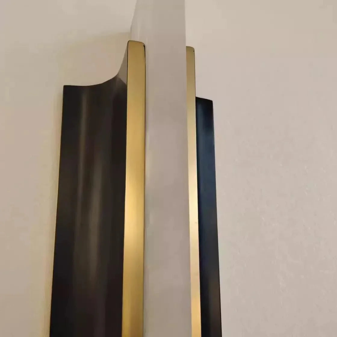 Alabaster Tube Wall Light with Black Panels and Brass Trim – Modern Sconce Casalolalights Luxury Lamps for Interior