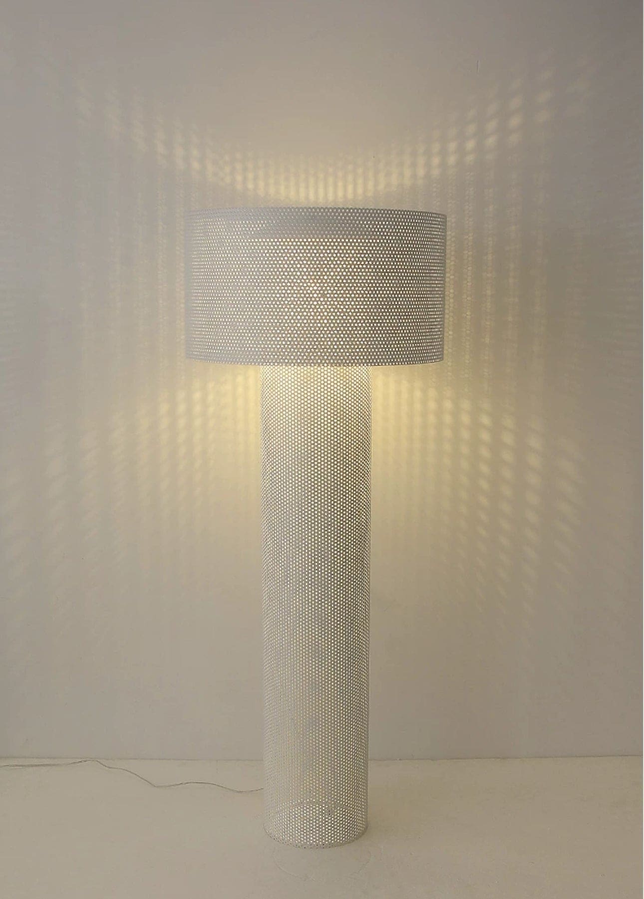 Luxury Mesh Floor Lamps with Cylindrical Design – Wabi-sabi Minimalist