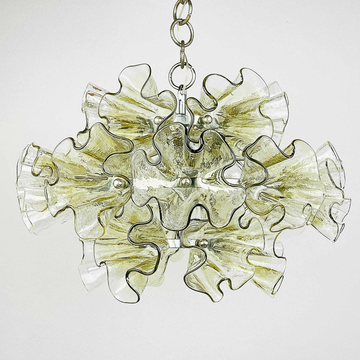 Murano-style Glass Flower Chandelier for Dining Room or Entryway | 45 Cm (17.7″) Wide Ruffled Blooms Casalola Lights