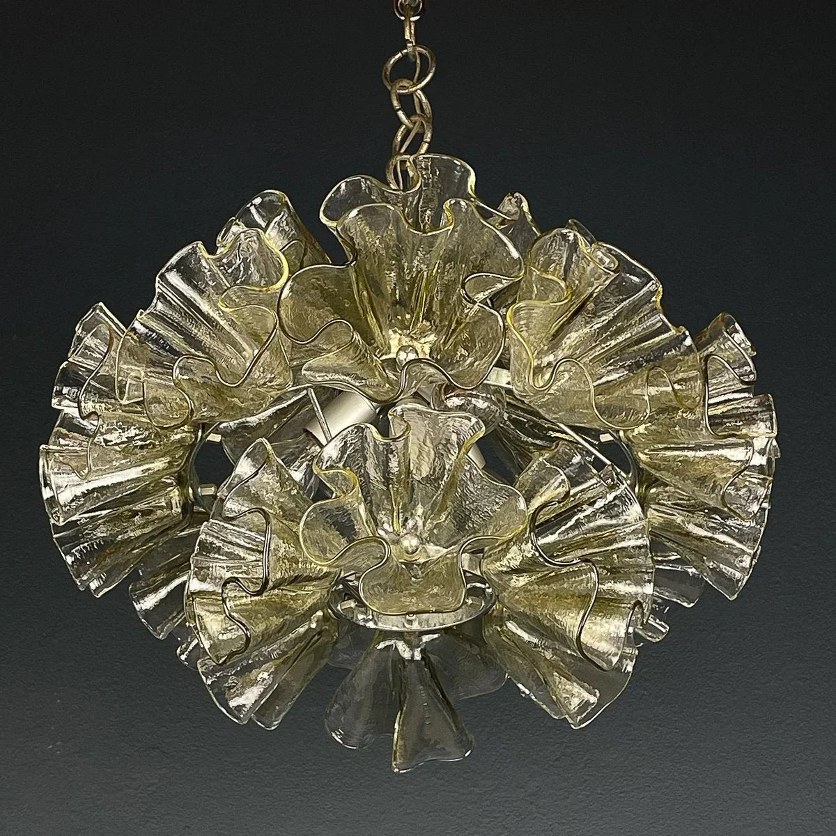 Murano-style Glass Flower Chandelier for Dining Room or Entryway | 45 Cm (17.7″) Wide Ruffled Blooms Casalola Lights