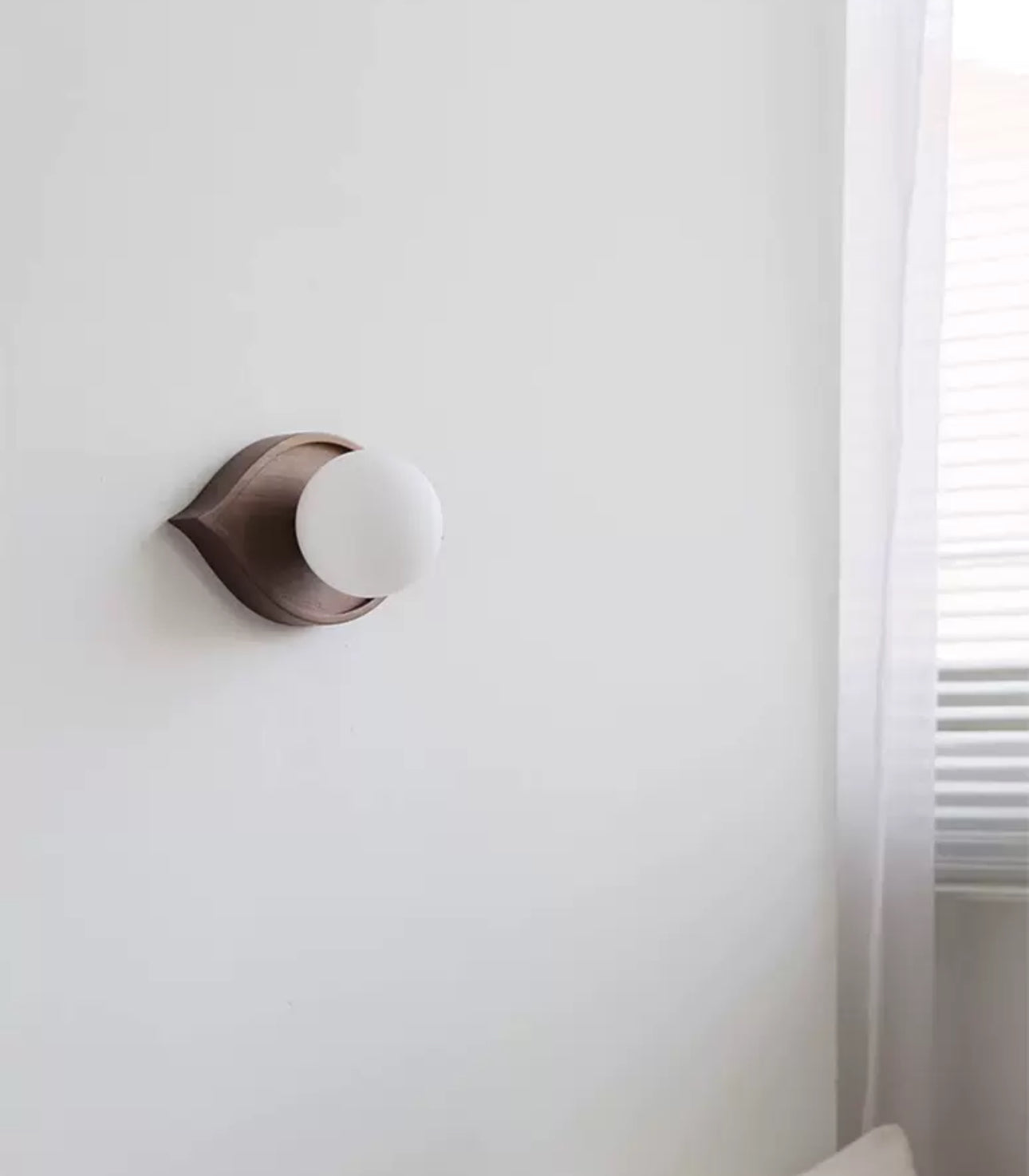 Japandi Walnut Wood Wall Lamp | Eye Shaped | Warm Led Lighting - Sconces