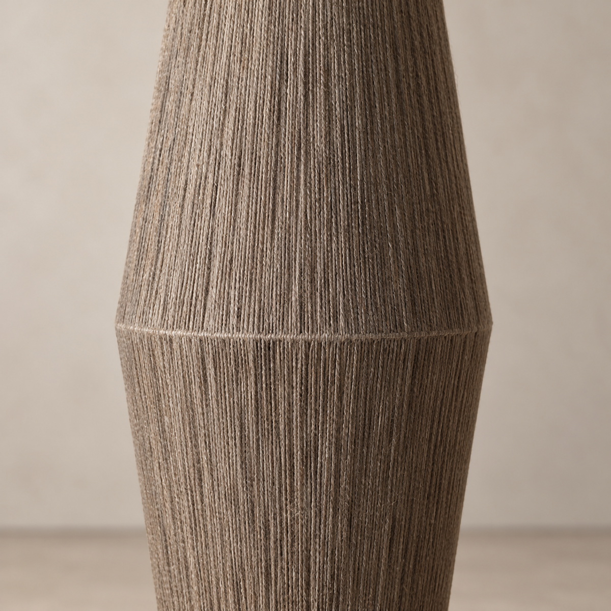 Close view of the vertical fibres and central seam on Palestrina’s tapered base.