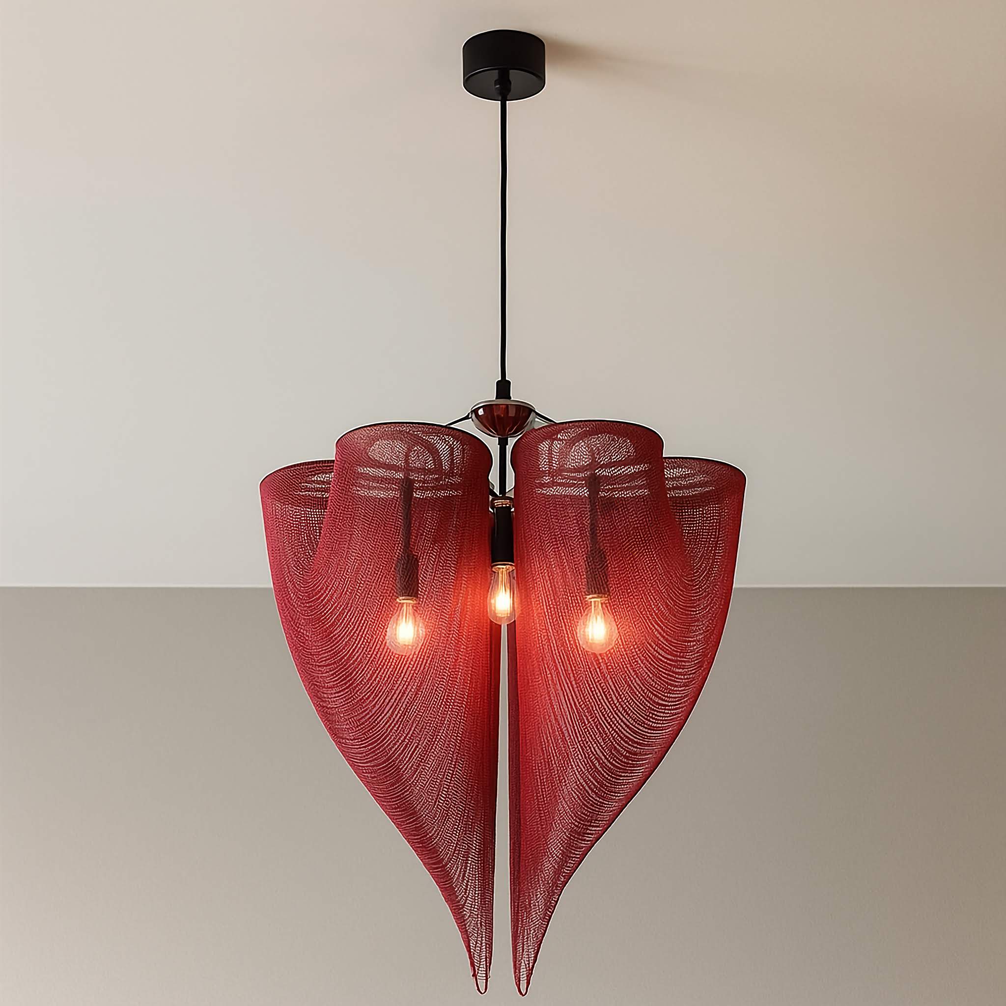 Sculptural aluminium mesh chandelier in red gold in a dining room