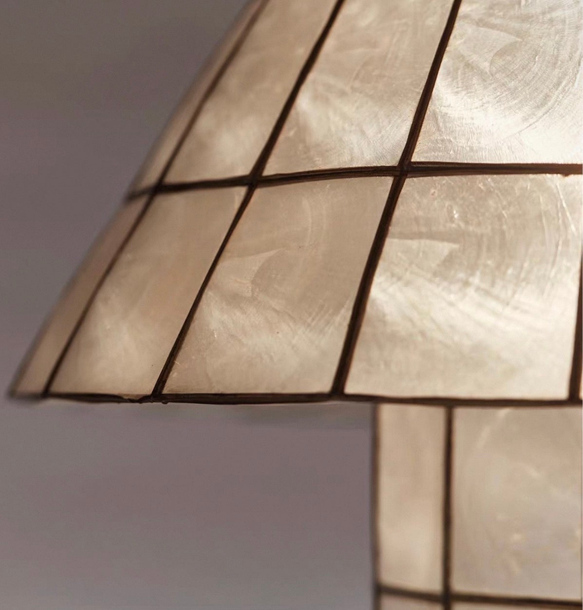 Capiz Shell Table Lamp for Bedside and Console | Bronze Grid Mushroom Form Art Deco 42 Cm Casalola Lights Luxury Lamps