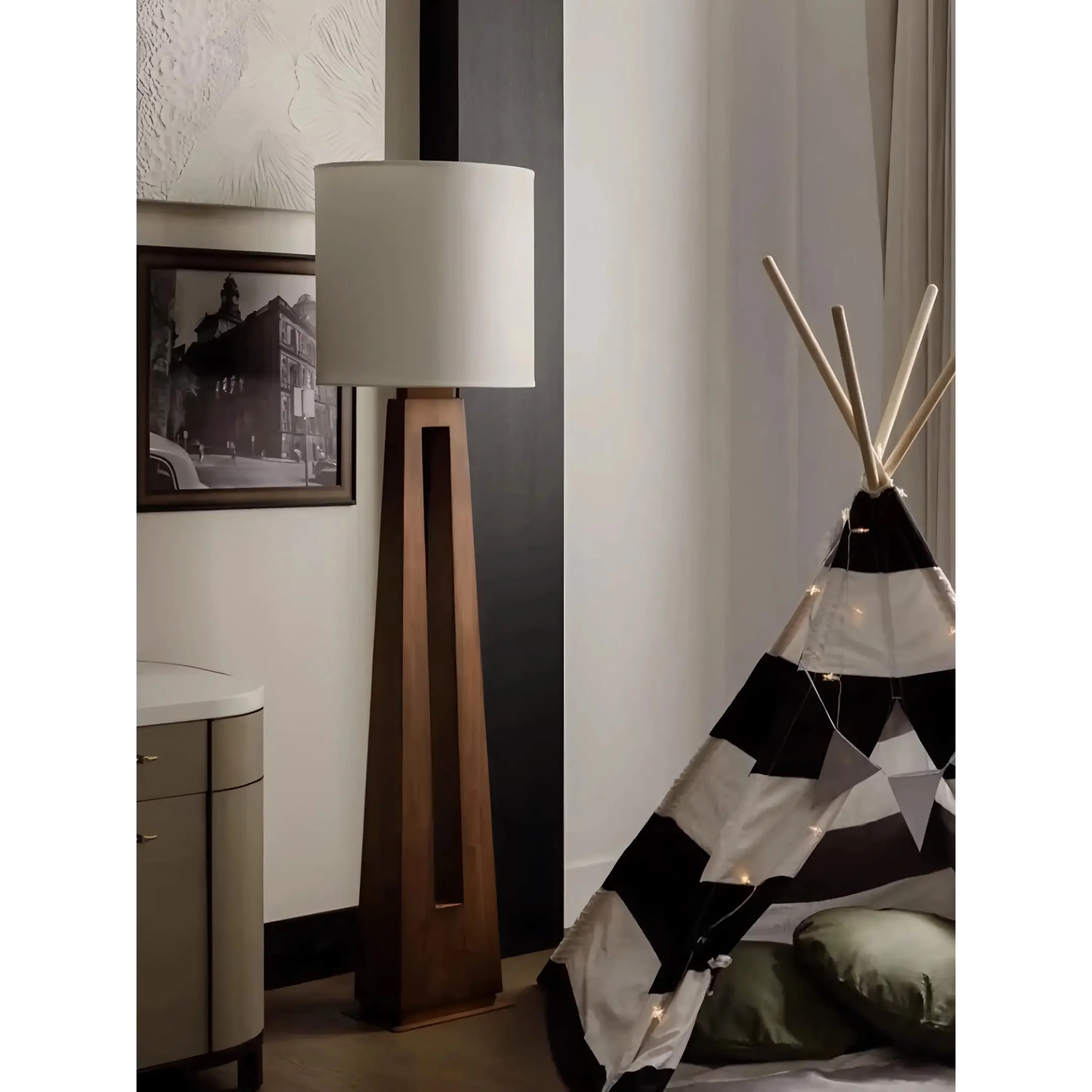 Walnut grain and split-column detail