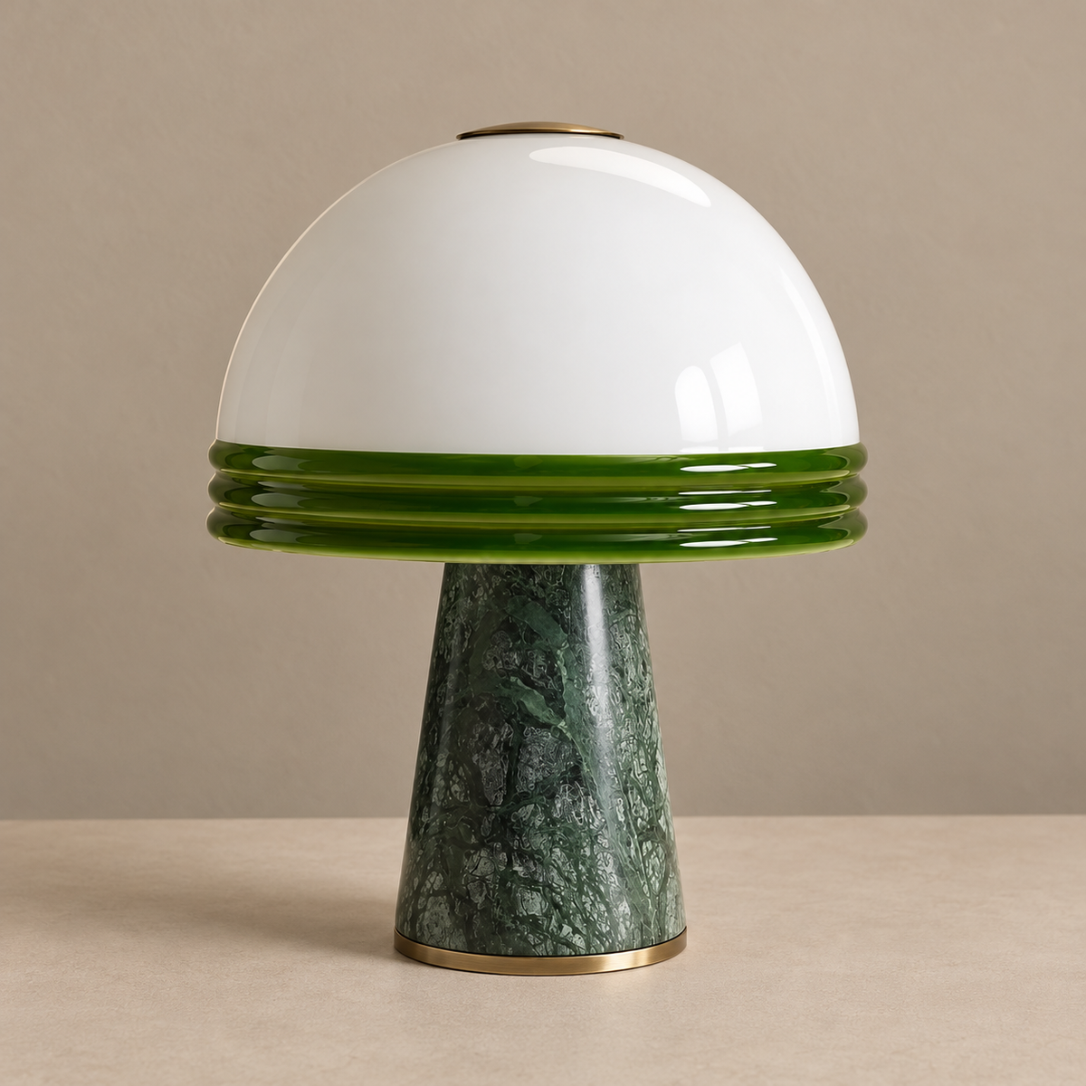 STOLNA LAMPA OD ZELENE MRAMORNE KUPOLE