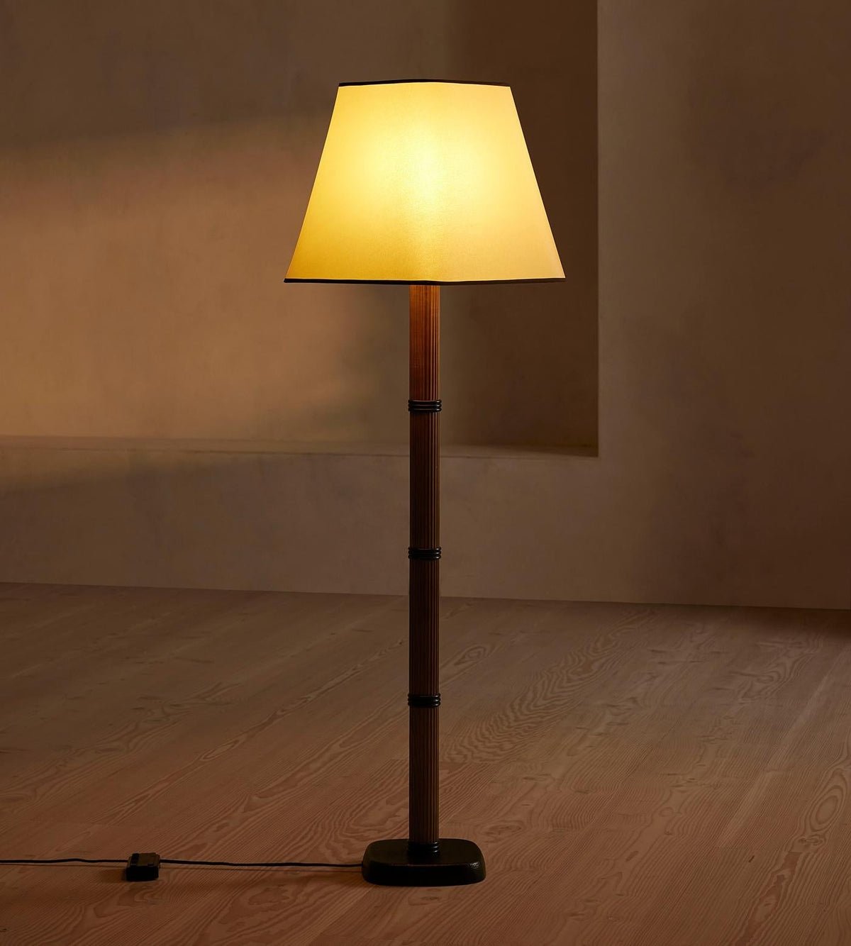 Fluted Aluminum Floor Lamp Linen Shade | 160cm Tall E26/e27 Bronze Finish Tailored Ambient Light Casalola Lights Luxury