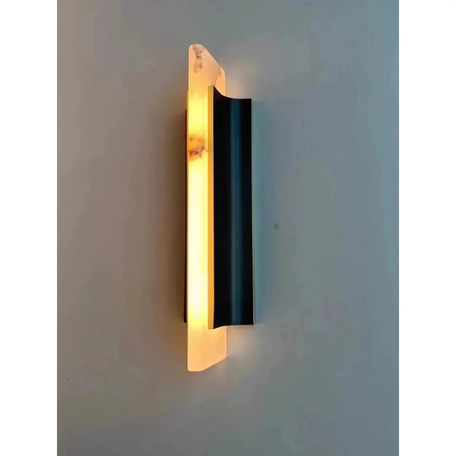 Modern Alabaster Wall Sconce – Black & Brass for Hallway Bedroom