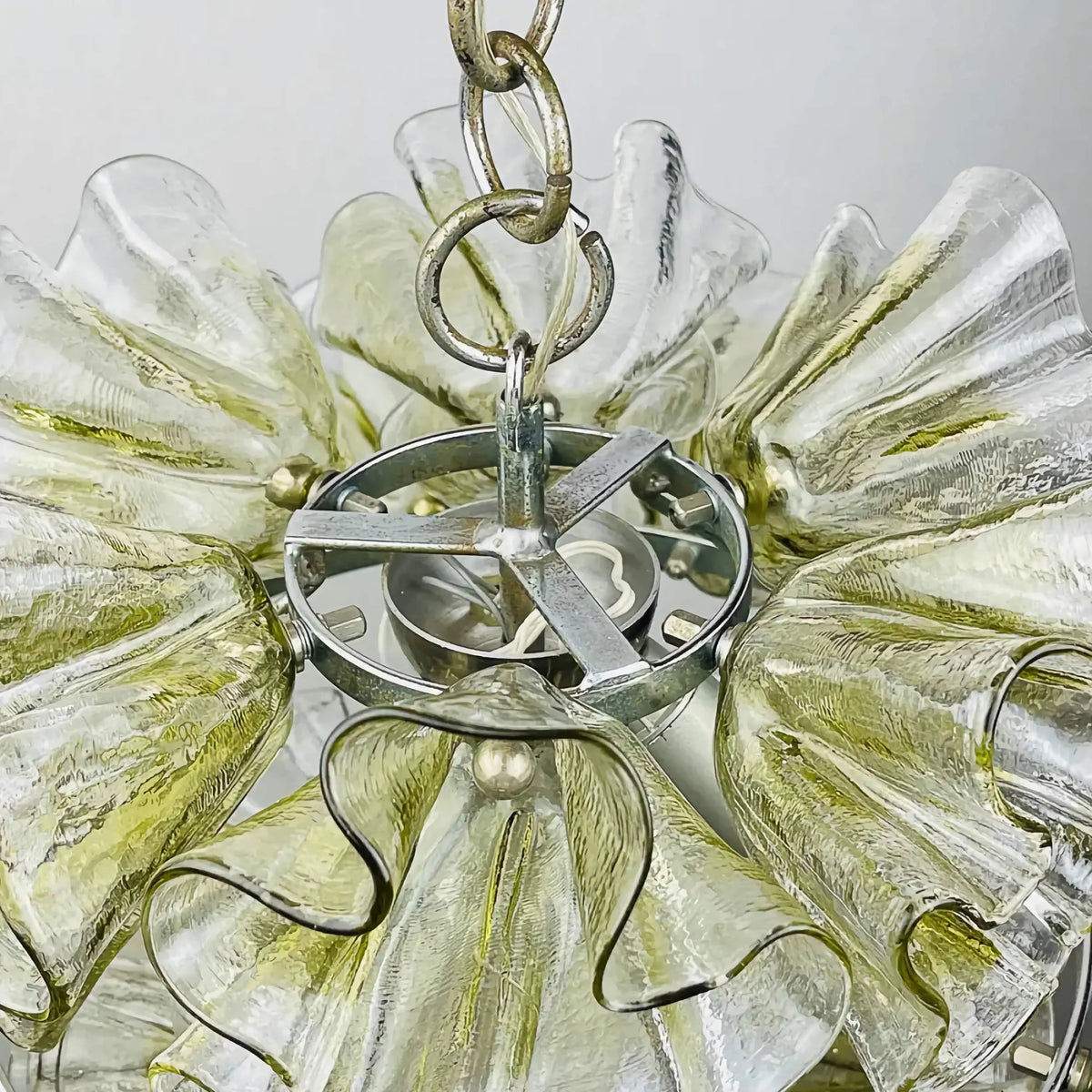 Murano-style Glass Flower Chandelier for Dining Room or Entryway | 45 Cm (17.7″) Wide Ruffled Blooms Casalola Lights