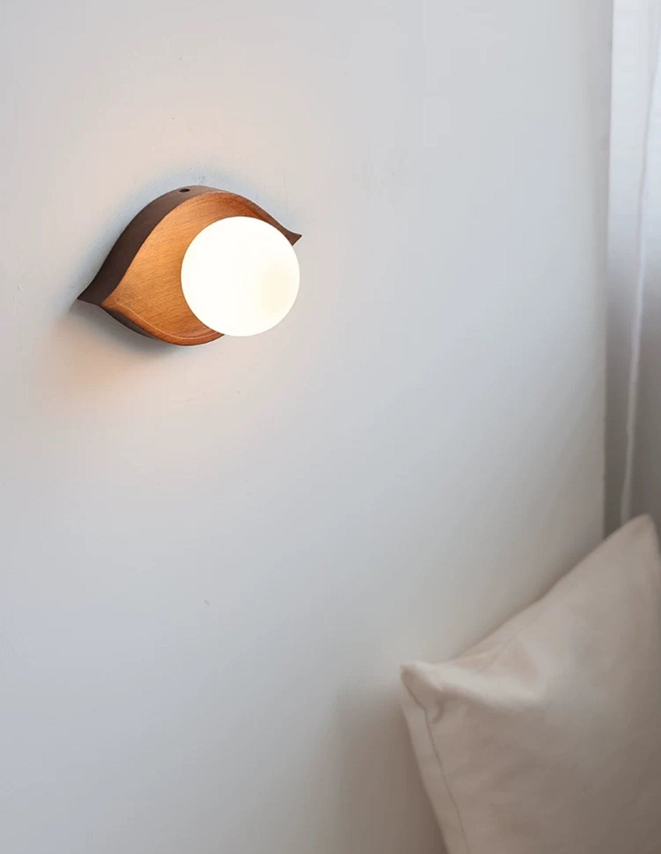 Japandi Walnut Wood Wall Lamp | Eye Shaped | Warm Led Lighting - Sconces